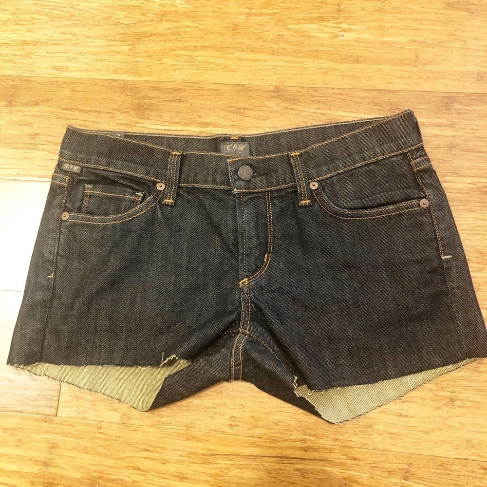 Citizens of Humanity Kelly low-rise bootcut denim cut-off shorts. 28